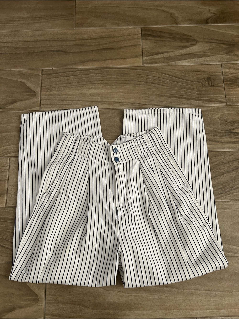 Urban Outfitters Striped Pleated Cropped Pants | Size 2 - Picture 3 of 5